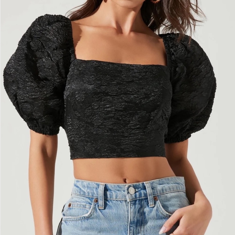 🟠NWT ASTR Tassia Jacquard Puff Sleeve Top in Black MED